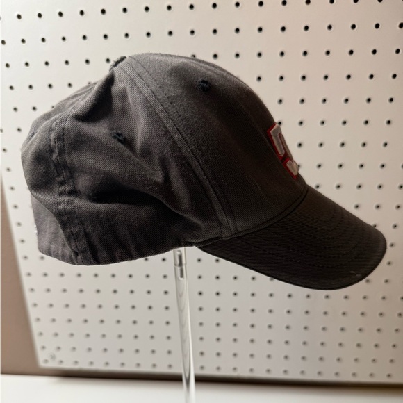 DC Shoes Flexfit Charcoal Hat with White & Red Emblem Logo Skate Skateboarding - Picture 7 of 15